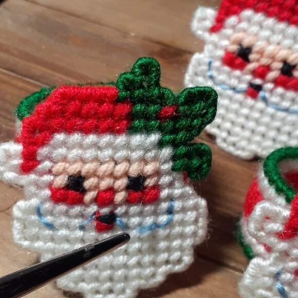 Santa Claus Plastic Canvas Napkin Rings with Holly Lot of 5 Red Green White Yarn - Picture 3 of 8